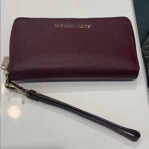 Michael Kors Jet Set Travel Wristlet/wallet